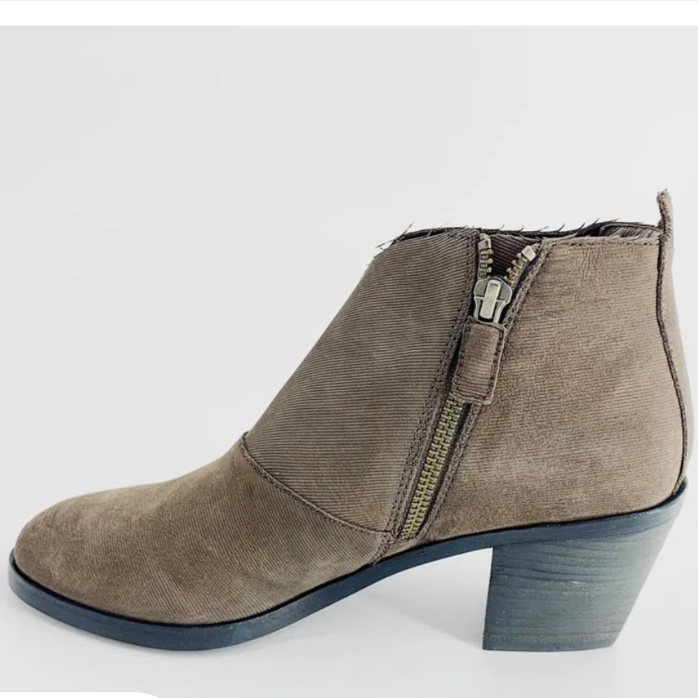 EILEEN FISHER Murphy Block Heel Zipper Ankle Boots Brown Size 9.5 NIB